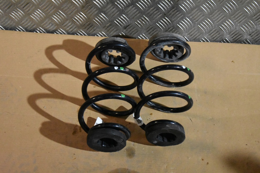 фото №1, Idealny kpl. пружини задні mercedes x247 w177 1