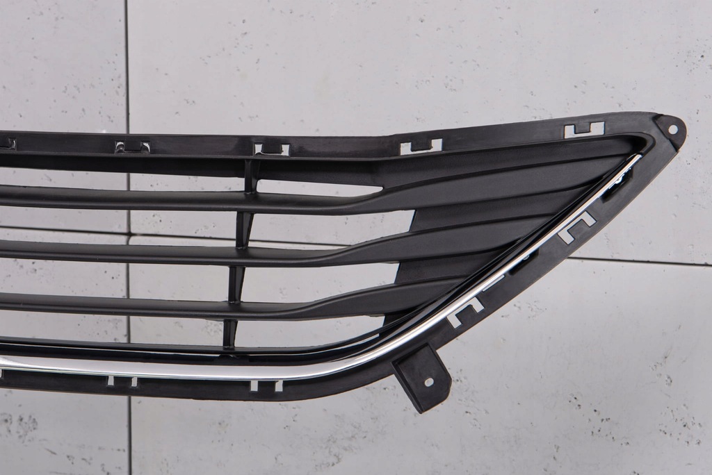 фото №11, Hyundai elantra v md 2010-2013 решітка бампера середина 865603x000