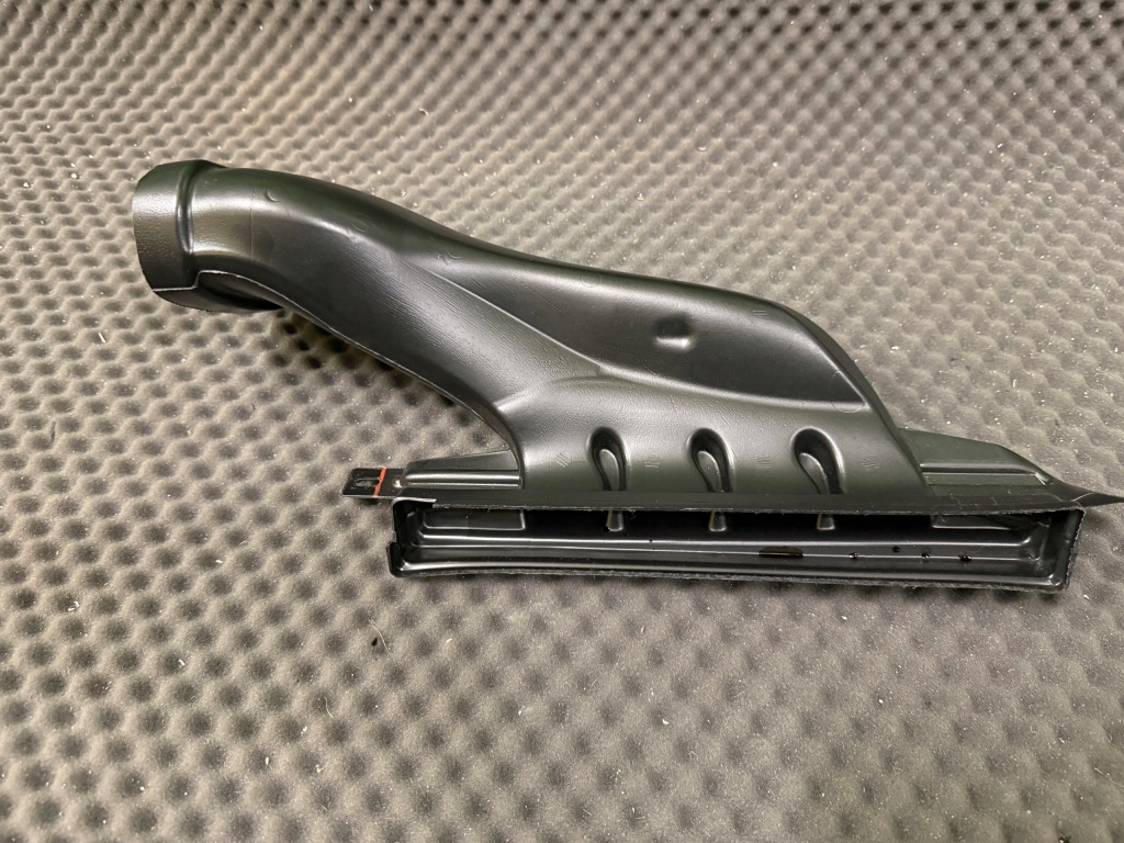 фото №1, 1099293-00 труба канал повітря панелі tesla model 3