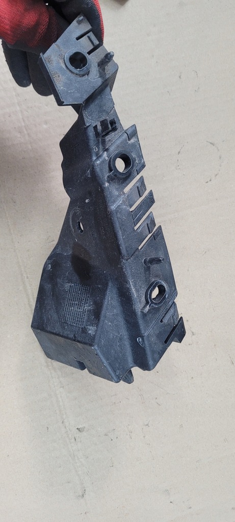 фото №8, Q5 8r sq5 напрямна кронштейн бампера лівий задня 8r0807283b