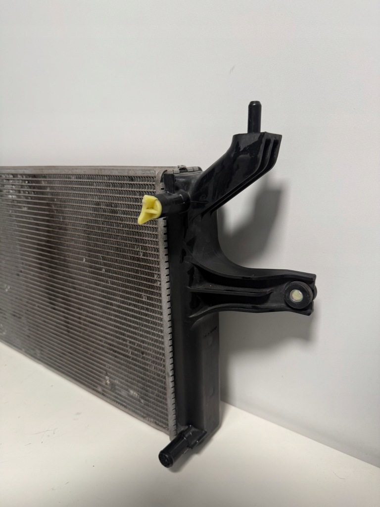 Радіатор інтеркулер toyota hilux viii рестайлінг  tg422136-7200 Недорого