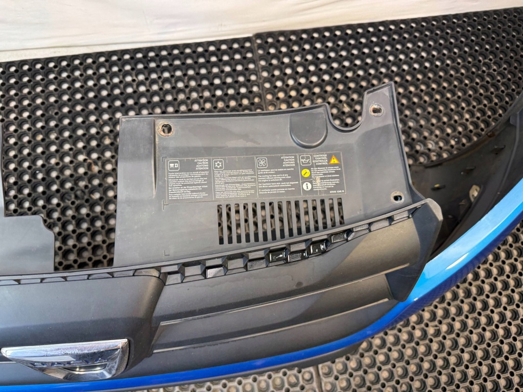 Бампер перед передний противотуманная фара решётка радиатора dacia sandero 2 stepway terpl 2012- Оригинал