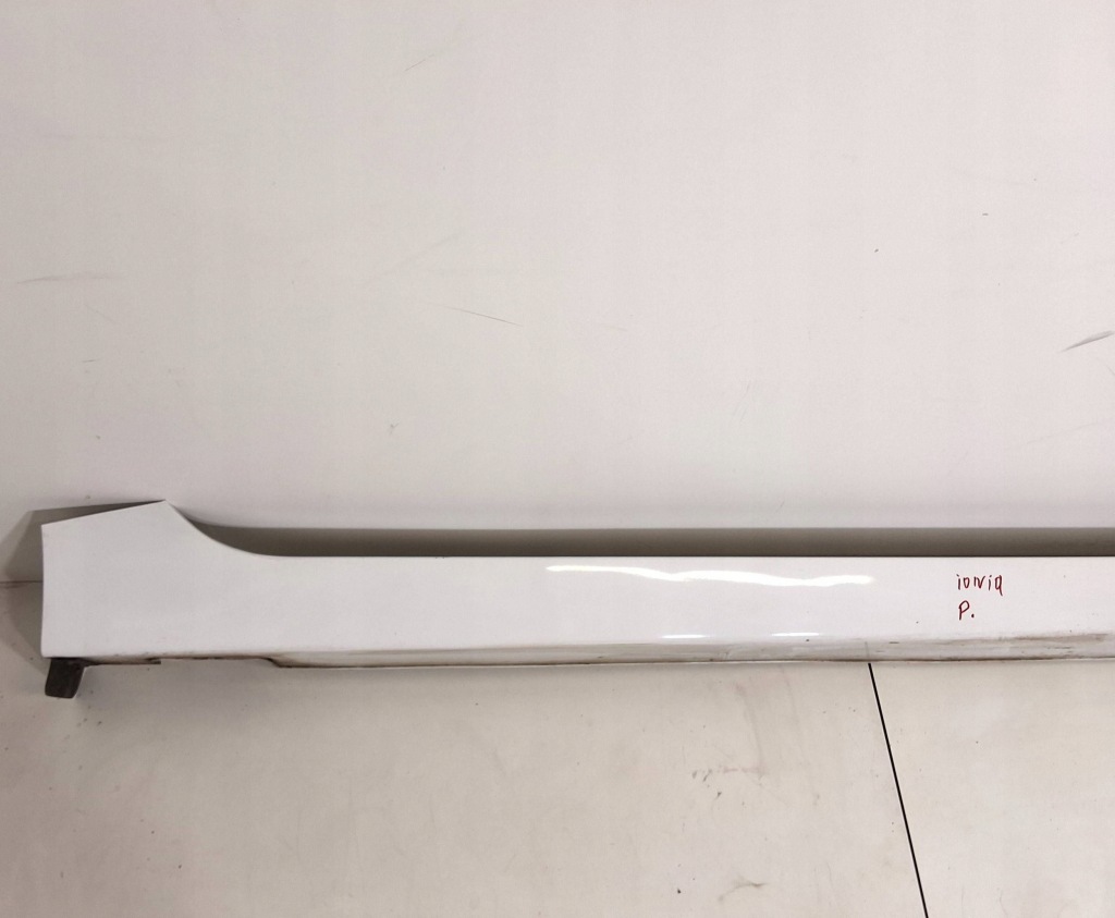 Hyundai ioniq iv 4 16-22 накладка поріг права поріг колір waw Ціна