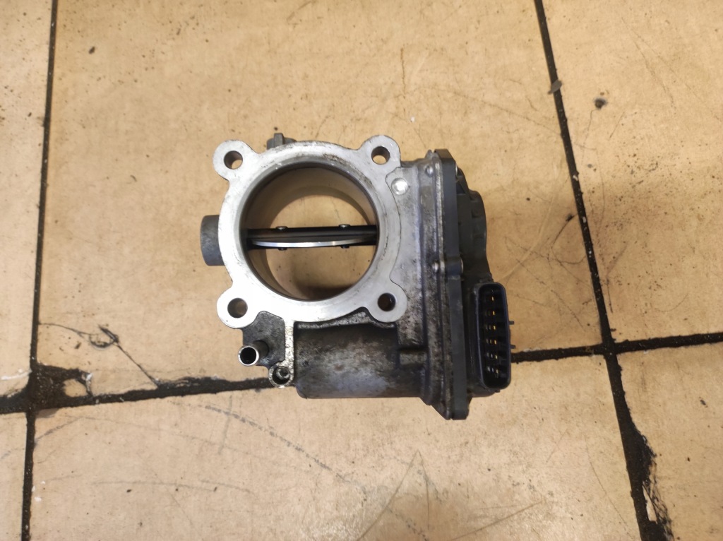 Дросельна заслінка повітря hilux viii 8 2.4 d Зі Шроту