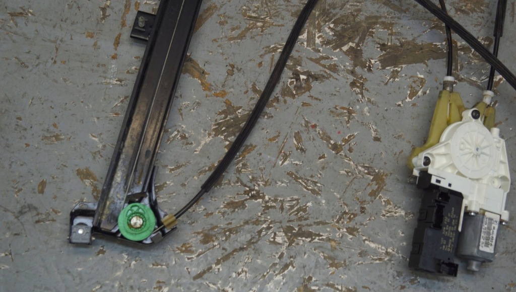 Купить Peugeot 407 купе подъемник стекло левое  mh92