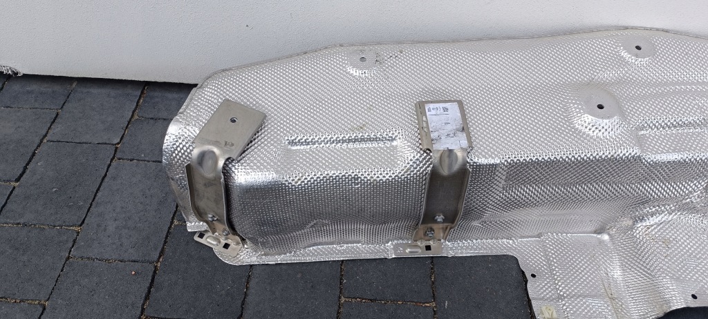 Bmw f45 f46 накладка теплова в Україні