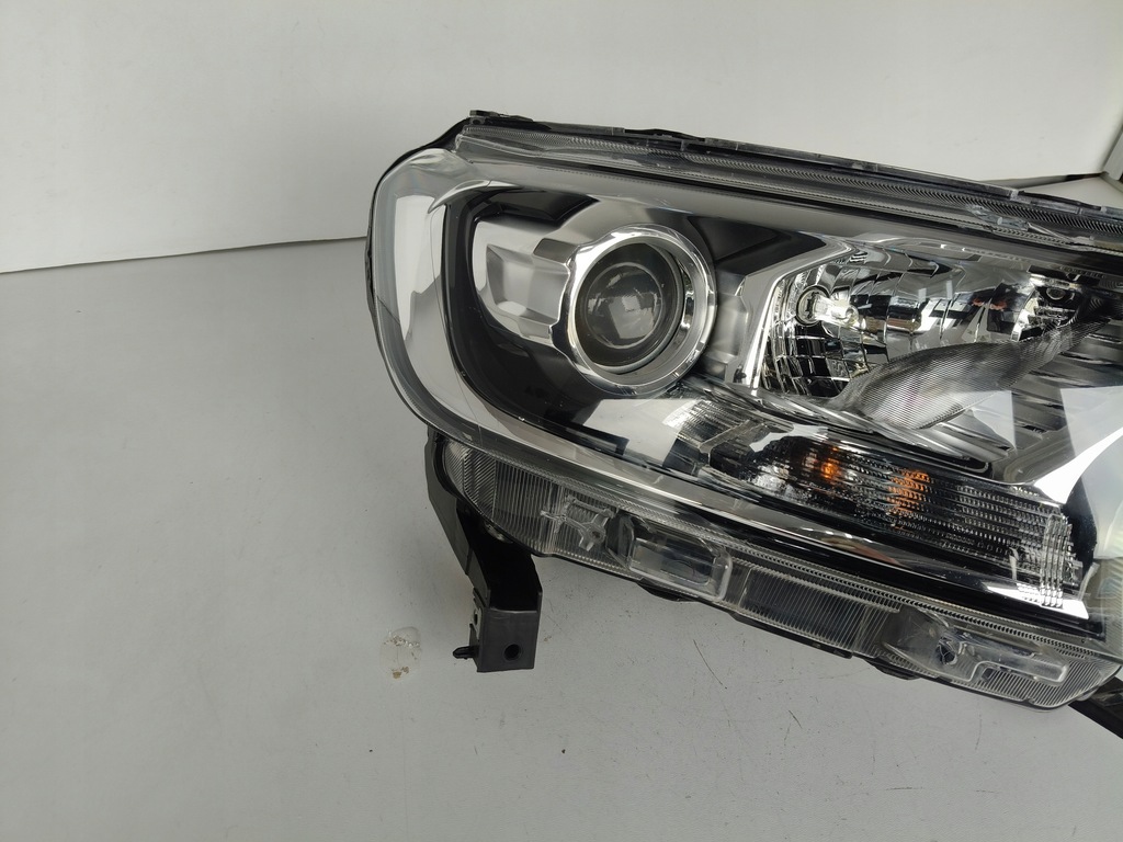 фото №2, Лампа правая фара ford ranger 15- lift