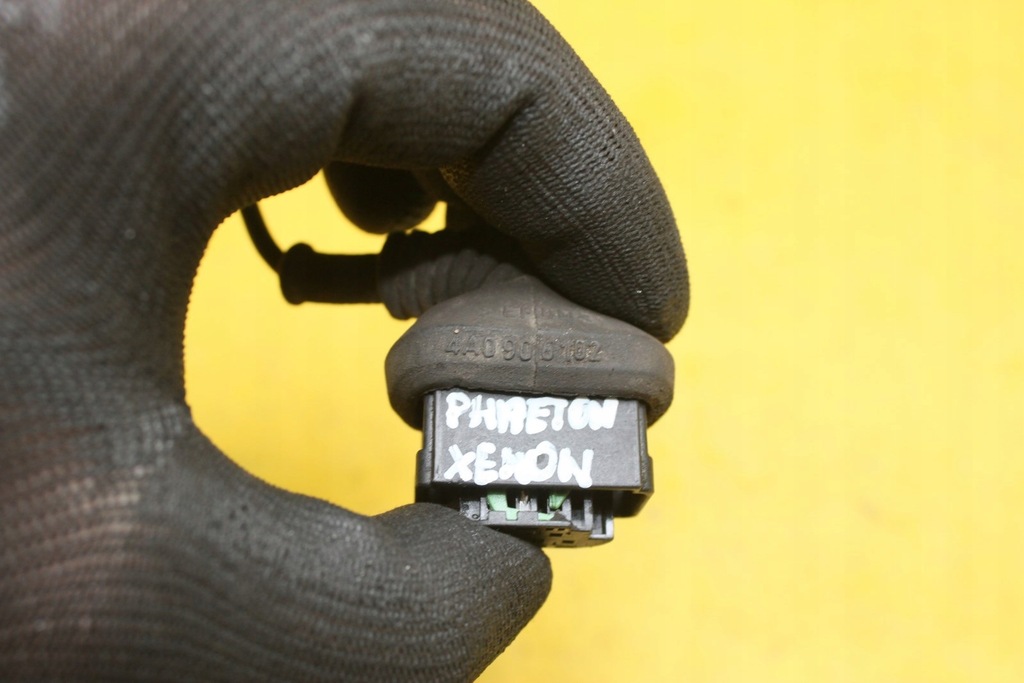 фото №5, Колодка датчика ксенон vw phaeton 4a0906102