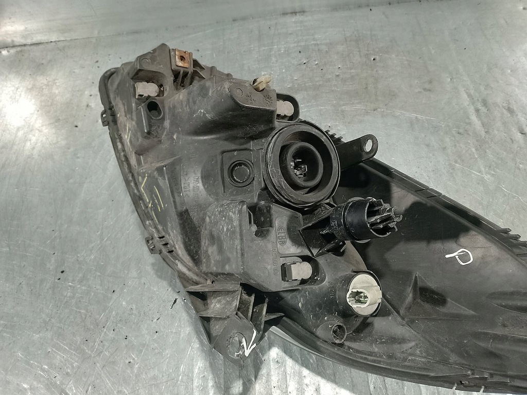 фото №9, Лампа правая перед dacia sandero i 8200733877