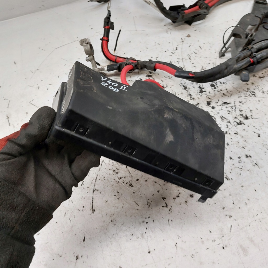 Volvo v40 2 2,0d провода клемма аккумулятор 31409547 31376093-ad в Украине