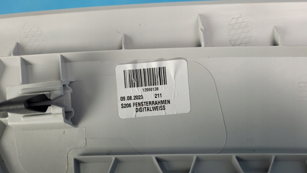 фото №15, Mercedes w206 c200 23r защита крышки багажника a2067403000 kombi