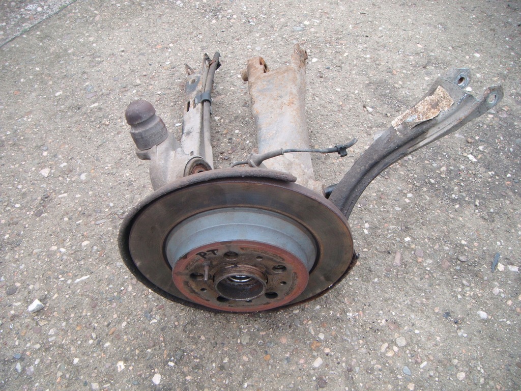 фото №1, Volvo v70 ii 2.4t awd 00- поворотный кулак ступица