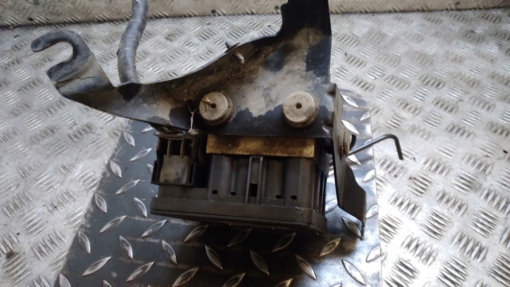 Насос abs ford fiesta mk 6 2s61-2m110-ce в Украине