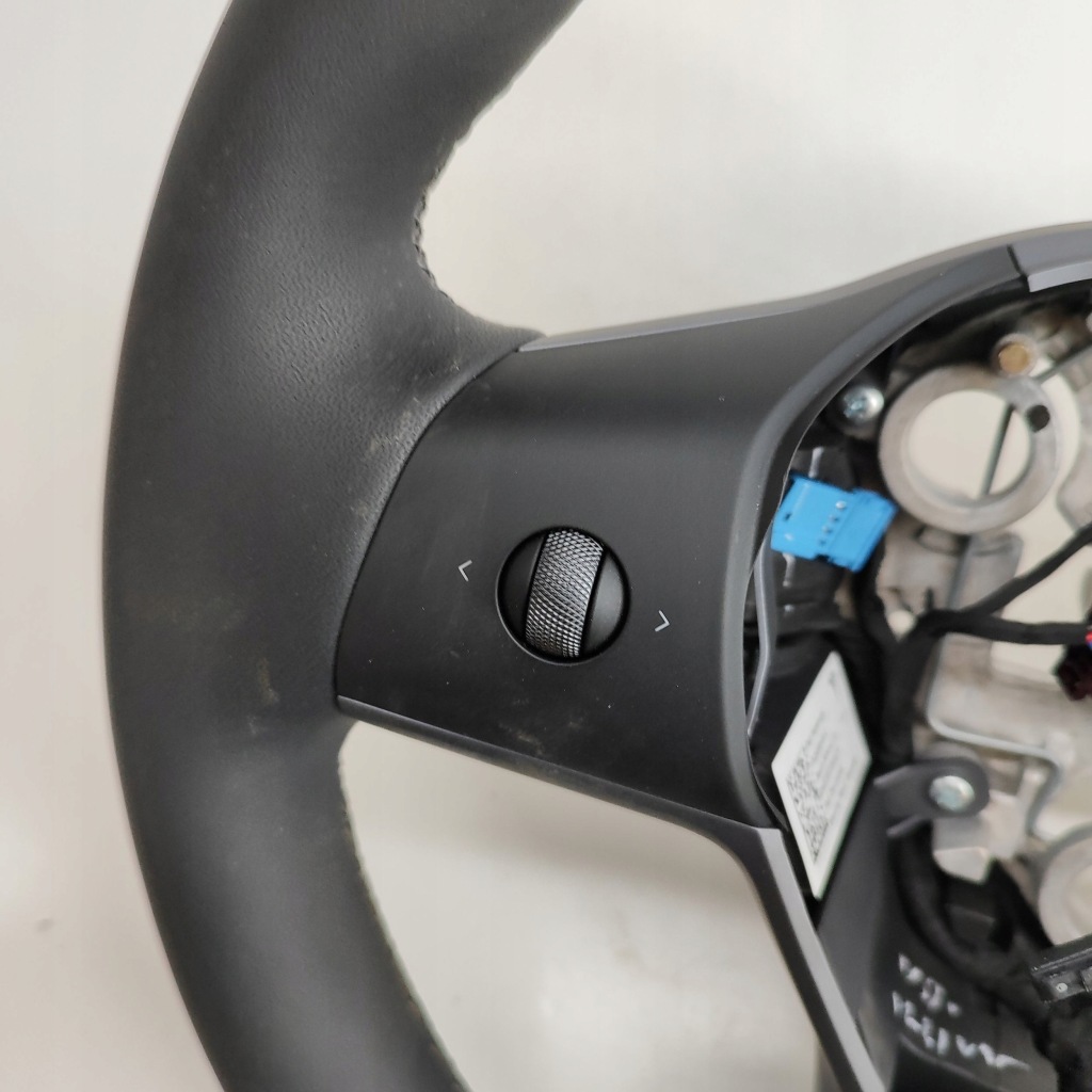 Tesla model y 2023 повітропровід Недорого