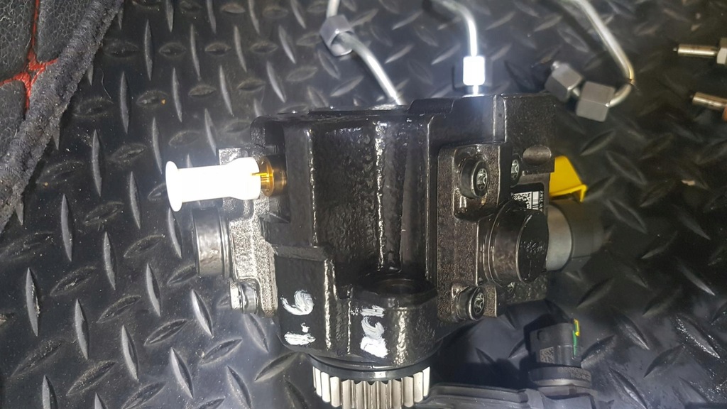 фото №4, Насос форсунки 1.6 renault trafic iii 0445010404