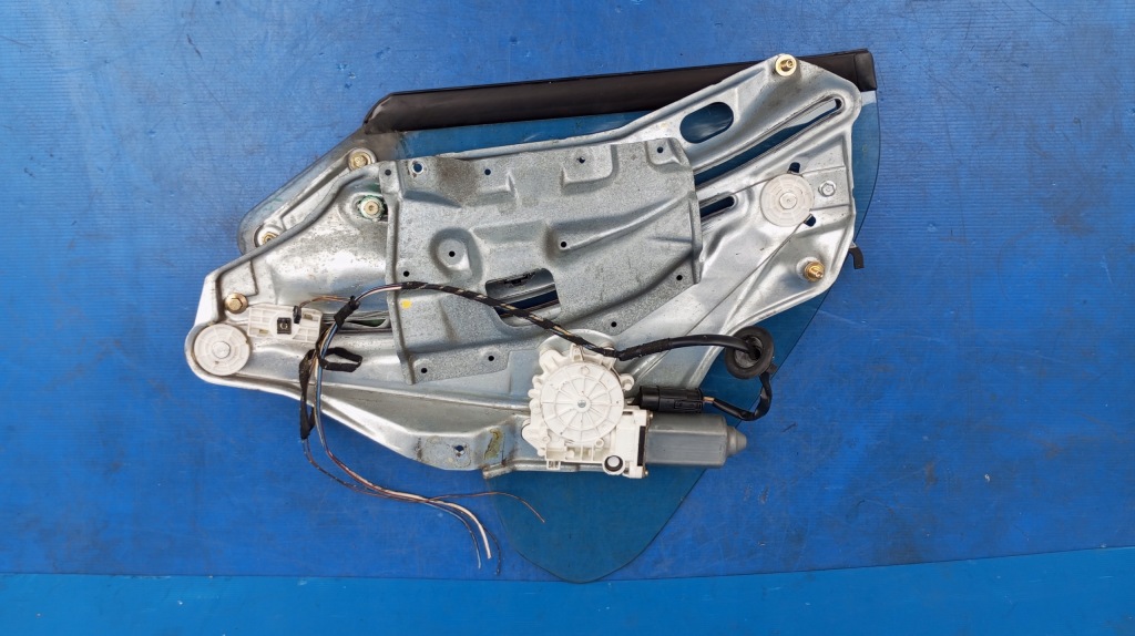 фото №6, Bmw 3 e36 cabrio стекло боковая дверь правый задняя подъемник стекло правый задняя