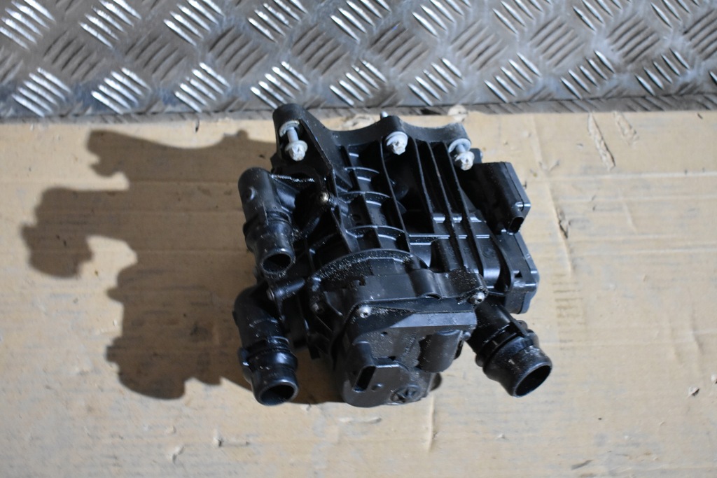 фото №1, Корпус термостата bmw g01 g02 1