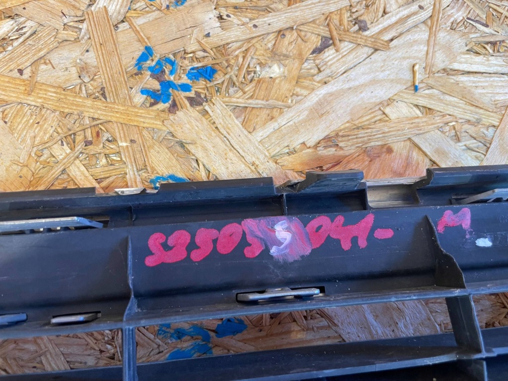 Ford focus mk3 3 рестайлінг  14-19 решітка  решітка радіатора решітка середня бампера перед Недорого