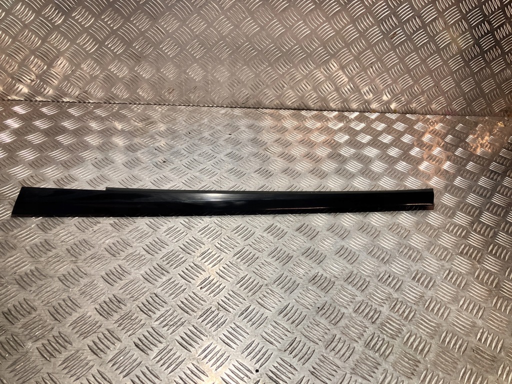 Купити Молдинг скло правий задній mercedes w238 cabrio