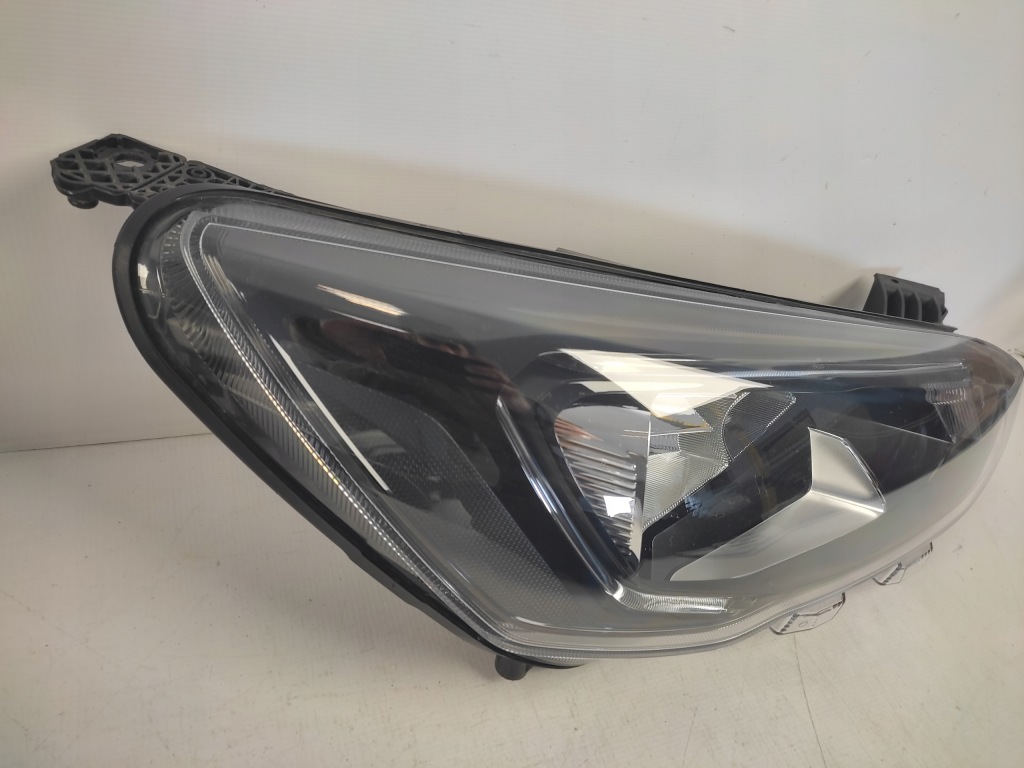 Ford focus mk4 фара правий перед звичайна + led в Україні