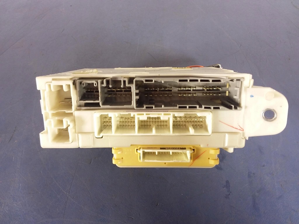 фото №3, Lexus is ii 2.2 d коробка предохранителей