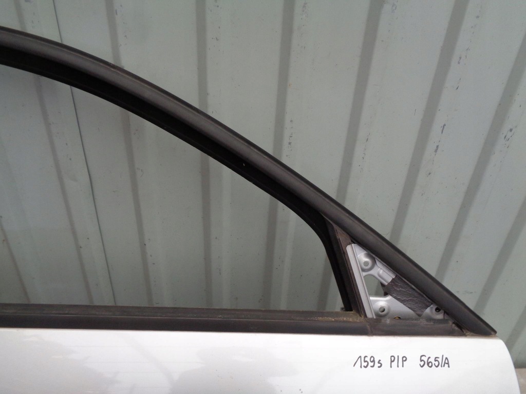 Дверь alfa romeo 159 правое передние kod 565/a Оригинал