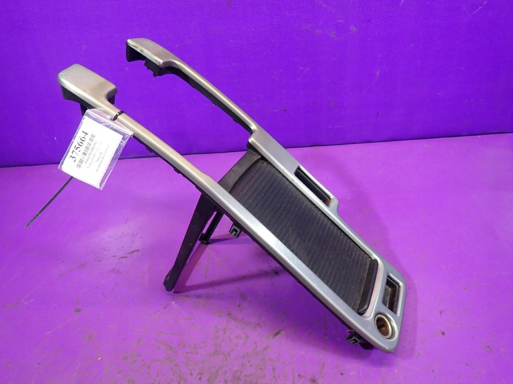 фото №1, Volvo v50 07-12 lift тунель середній рамка з шторка 30755392