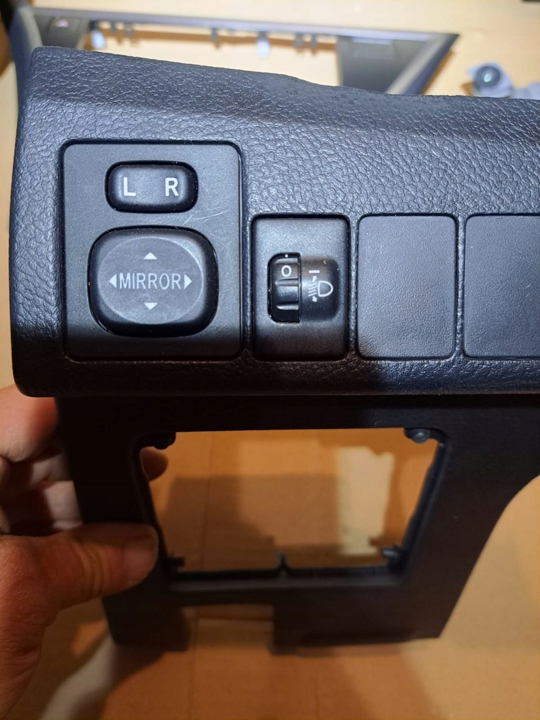 фото №1, Toyota auris 2 заглушка защита консоли 55545-02050