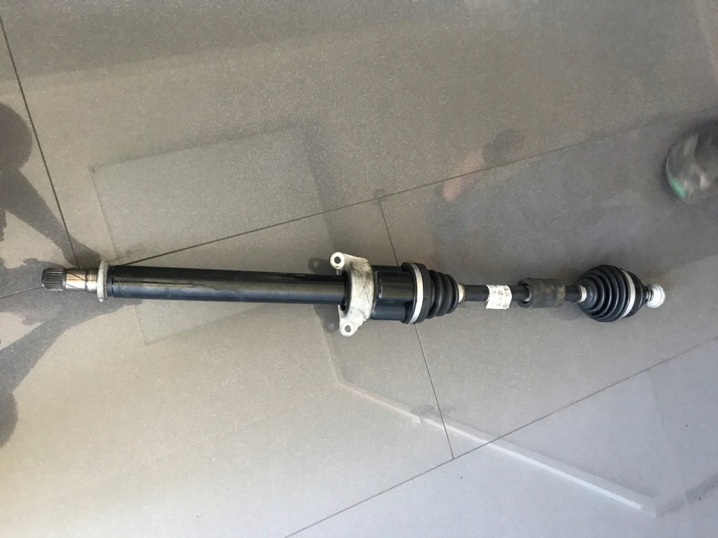 фото №1, Bmw x2 f39 1.5 приводной вал правая длинная 8681524