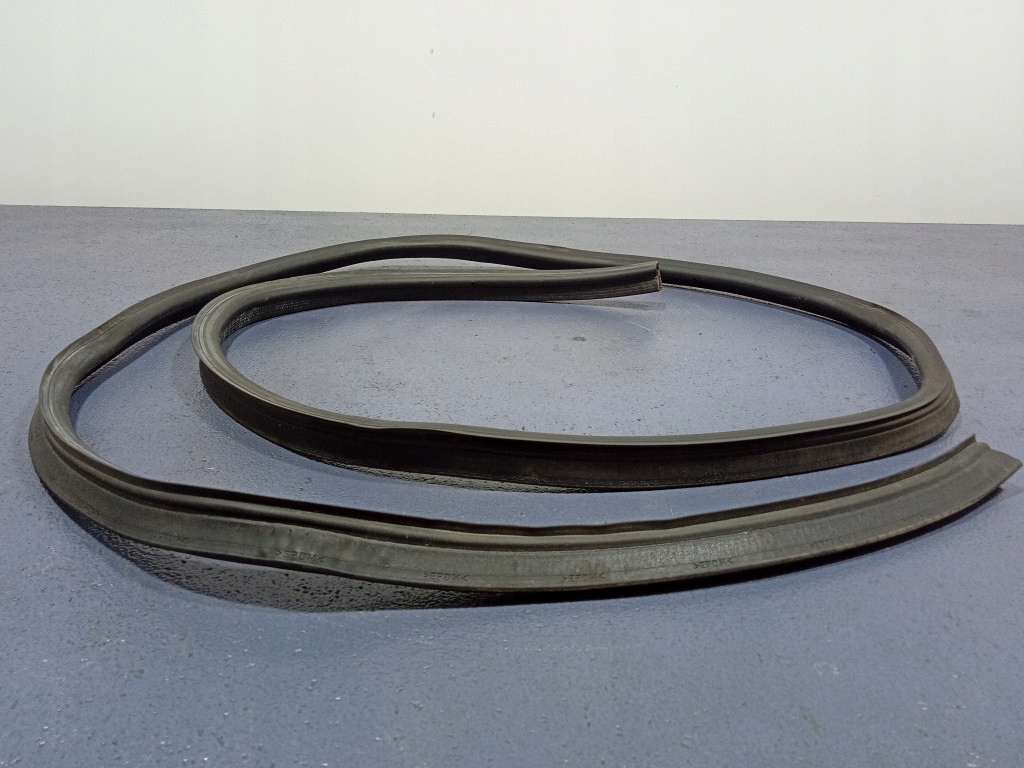 фото №2, Smart fortwo i w450 прокладка кришки багажника