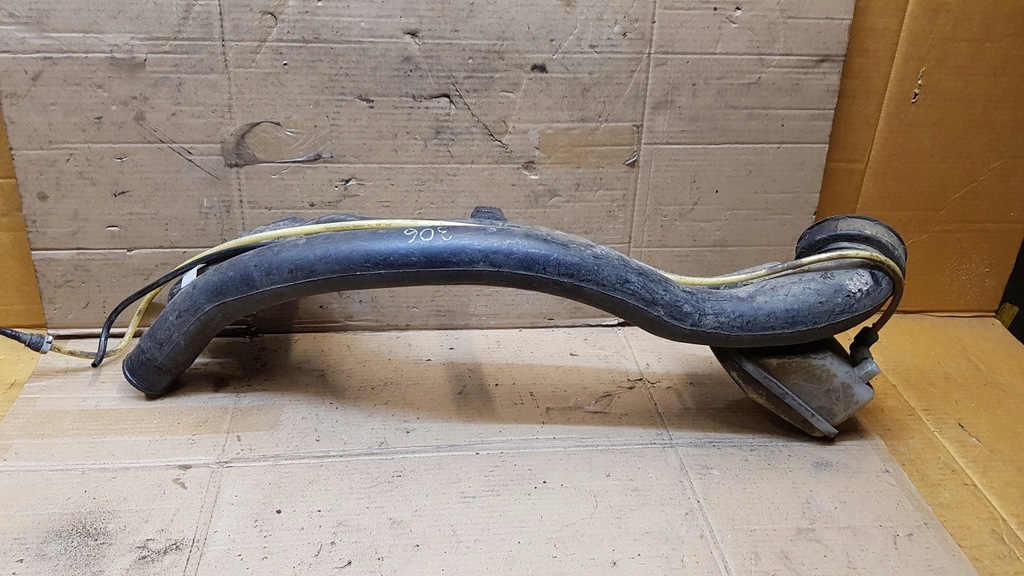 фото №1, Заливная горловина труба топлива peugeot 306