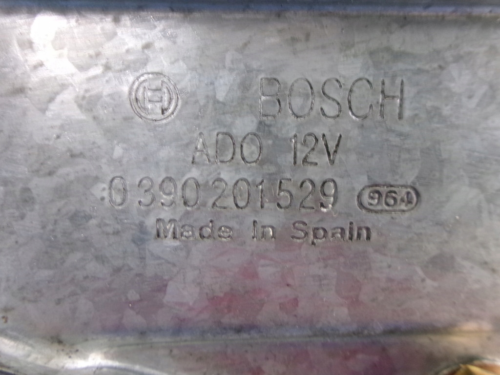 Volvo v40 1 рестайлінг  двигун двірники задні bosch 0390201529 3pin Недорого