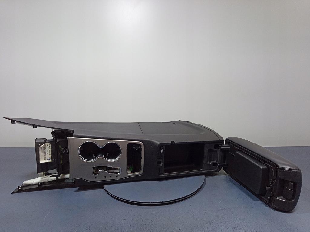 фото №6, Grand cherokee wk2 туннель средний подлокотник