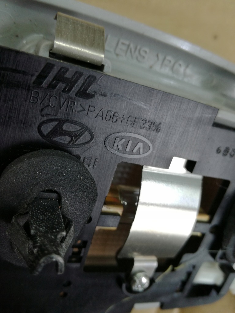 фото №3, Hyundai tucson i 2004 - 2010 rok лампа освещение кабины задняя