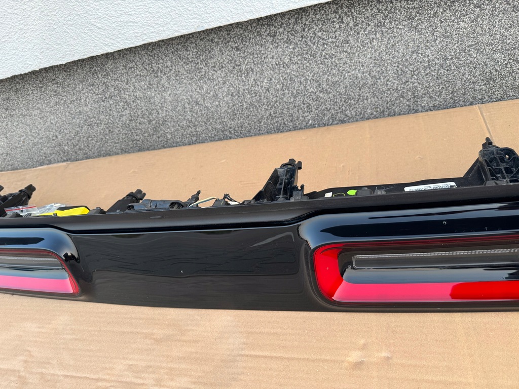 фото №7, Dodge challenger накладка задние лампы 2022+ idealne