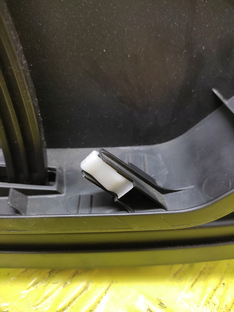 фото №11, Mazda 3 бардачок