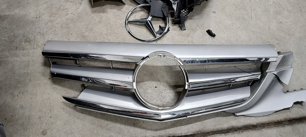 фото №1, Mercedes w 245 решітка радіатора na хром