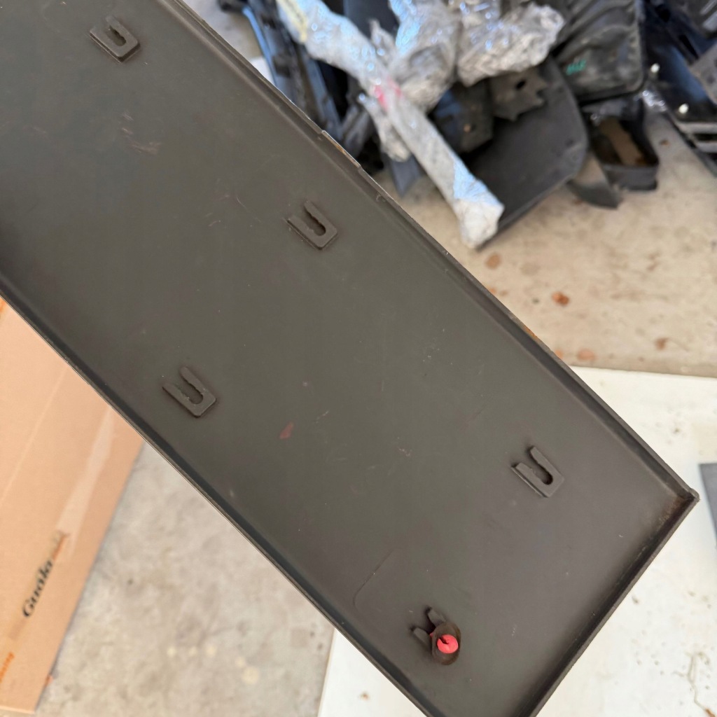 Молдинг дверь задний  правая ducato iii boxer jumper ii оригинальный номер оригинал 1305774070 Цена