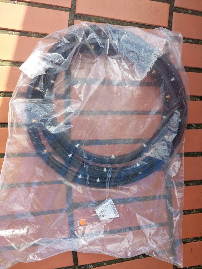 фото №1, Opel astra j 09-18 прокладка дверь задних правых kombi nowa oryg 13260060