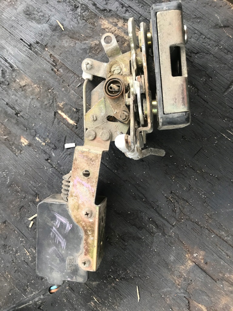 Felicja skoda замок внутренний засов правый задний  перед в Украине