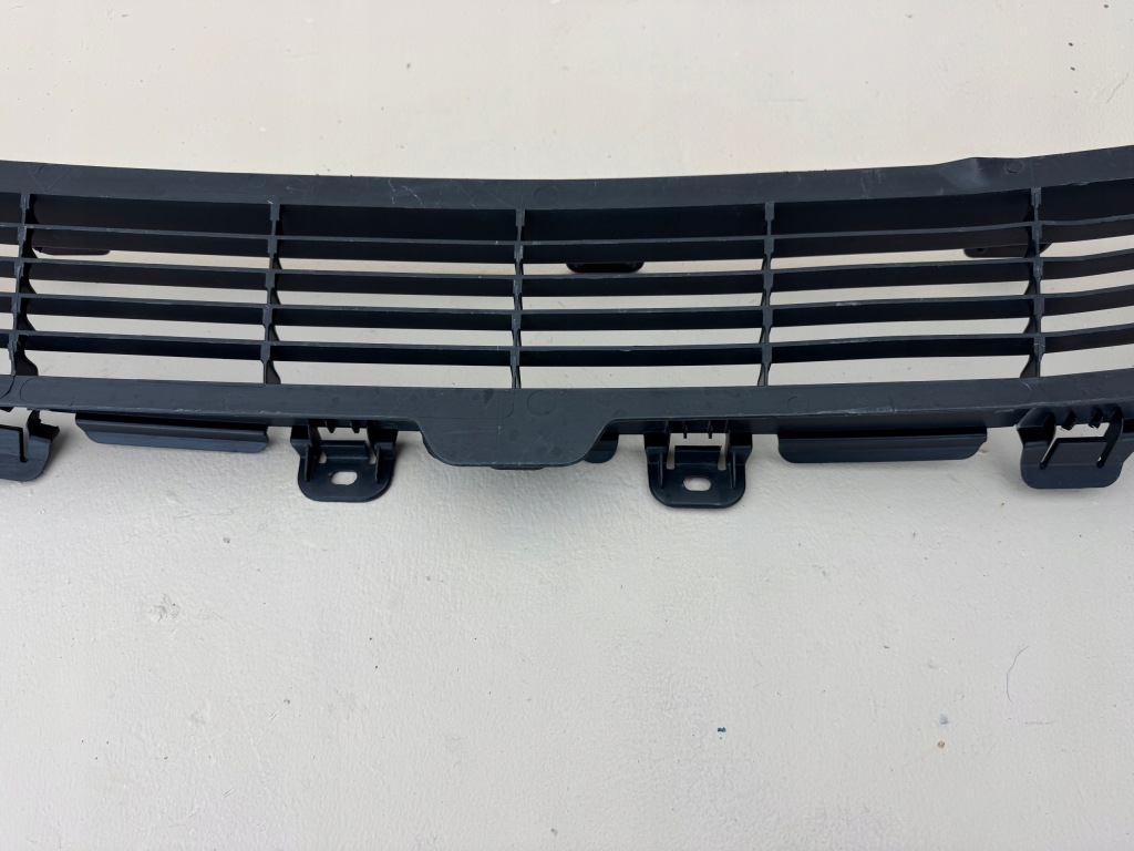 Tesla model y 22r- решётка решётка радиатора бампера средняя 1493759-00 в Украине