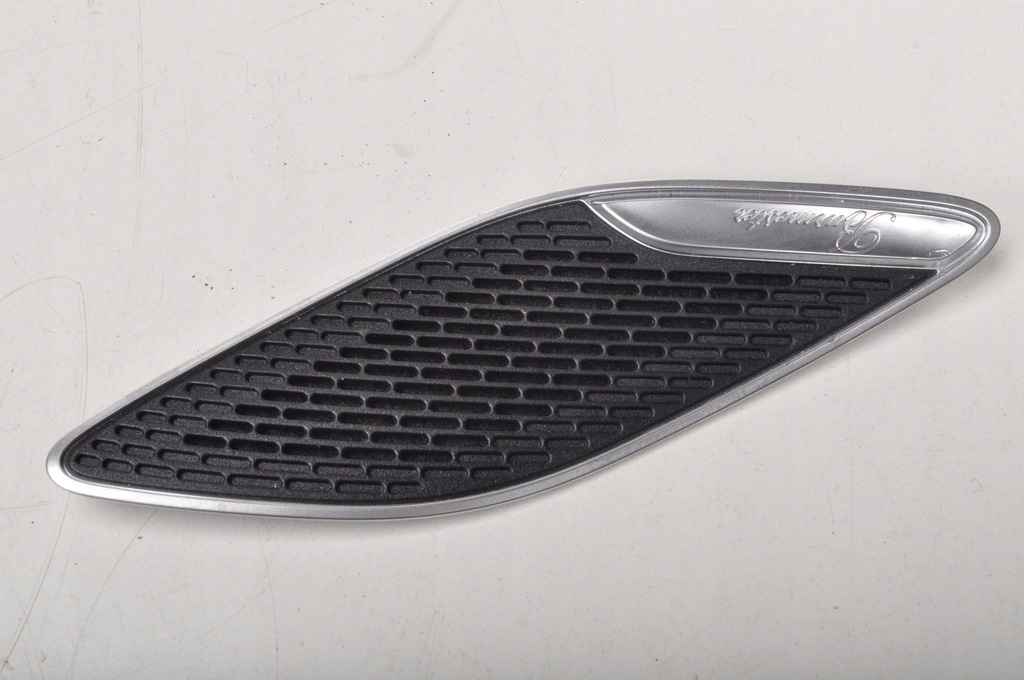 фото №1, Mercedes w177 защита заглушка динамик правая amg