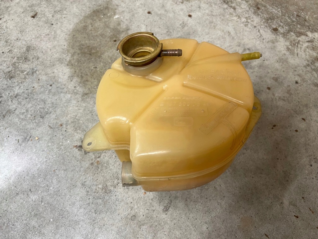 Mercedes 107 500sl - бак бачок розширювальний рідини охолоджуючий оригінал в Україні