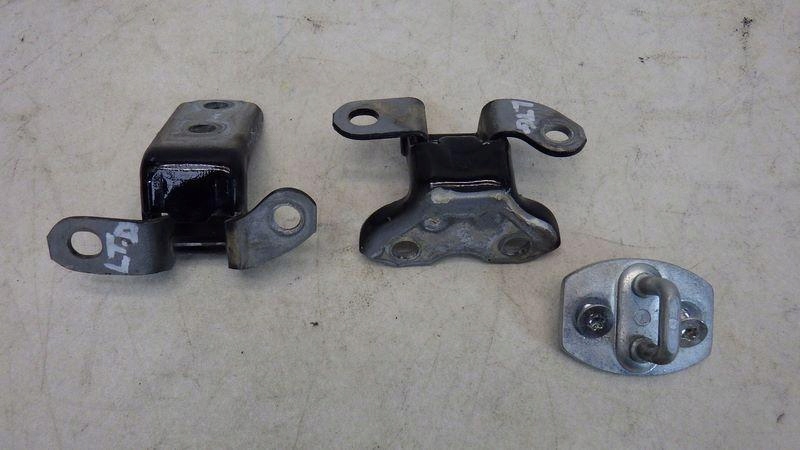 фото №1, Петля петлі засувка двері лівий задня toyota rav4 iii петлі двері rav4