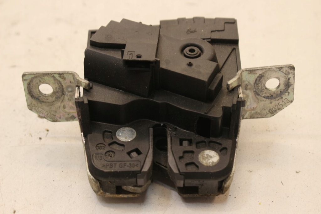 Замок крышки задний mercedes w176 в Украине