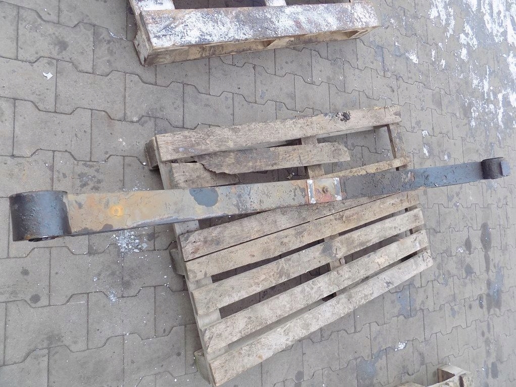 фото №3, Iveco eurotech 440km 2001r - ресора перед 2 щітки