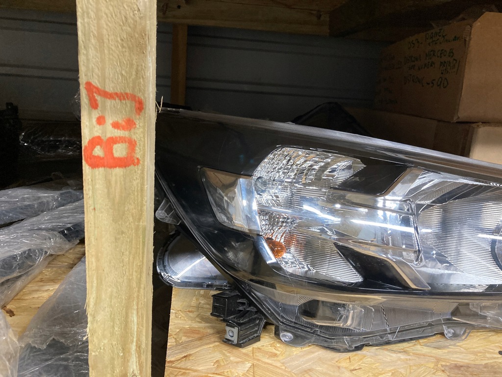 фото №15, Toyota hilux viii лампа правая передняя orygi.