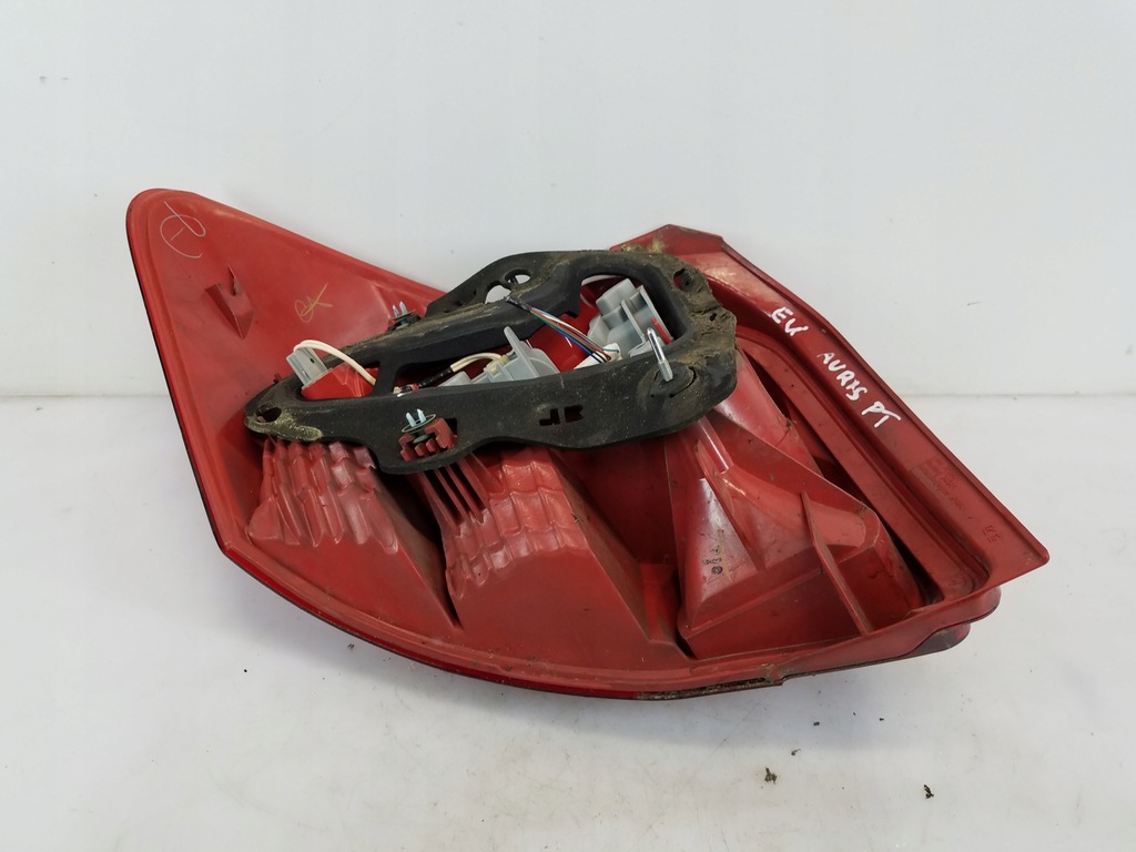 фото №11, Лампа задняя правая toyota auris i e15