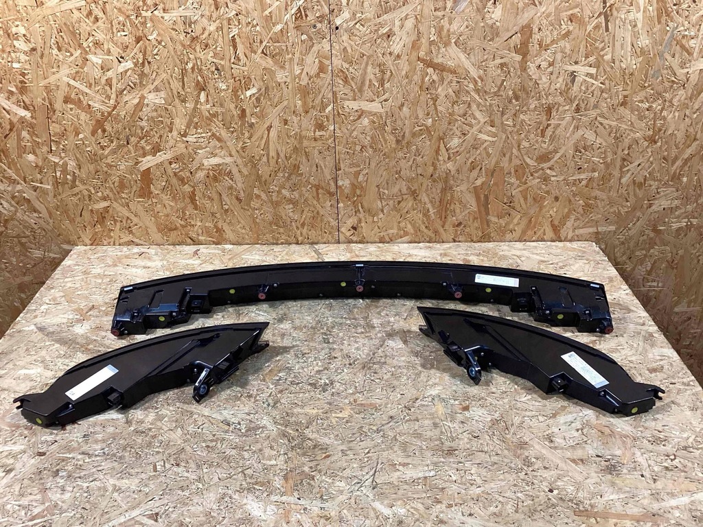 фото №12, Porsche taycan лампа задняя правая левая накладка 9j0945082k 9j1945096a 9j1945095a