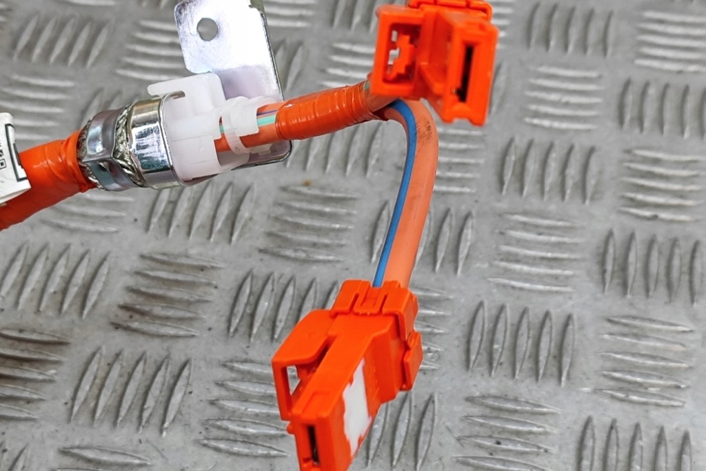 фото №7, Toyota corolla e210 жгут трубопровод аккумулятор 821h1-02300 1.8 hybrid 72k